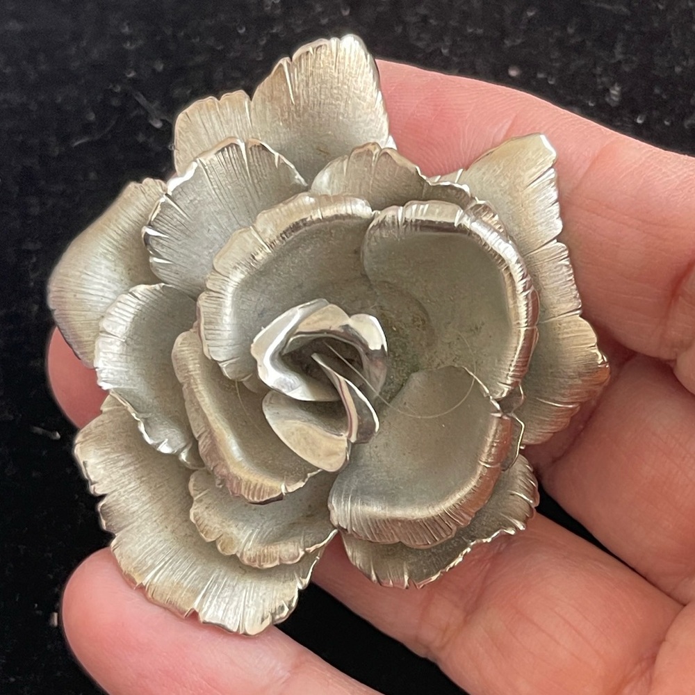 Giovanni Signed Vintage Large Silver Tone Rose Brooch. P